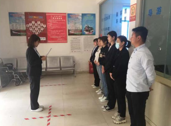 領(lǐng)下認(rèn)真閱讀了王杰生前的日記，其“一不怕苦，二不怕死”的王杰精神以及“在榮譽(yù)上不伸手，在待遇上不伸手，在物質(zhì)上不伸手”的崇高精神讓每一位黨員思想上受到洗禮，黨性上得到錘煉。